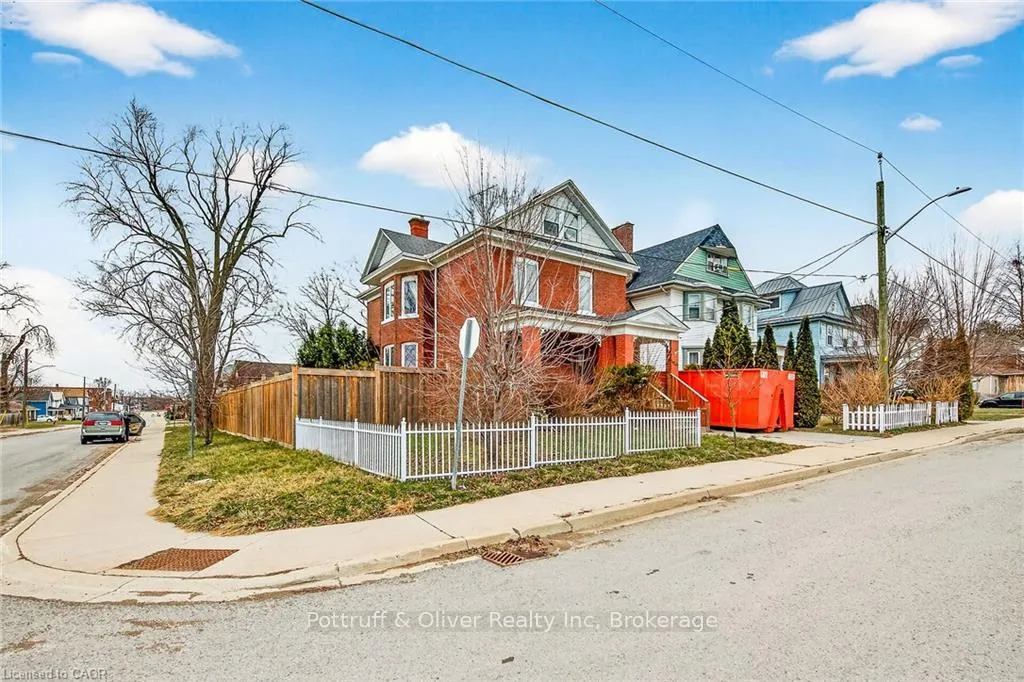 Photo 3 of 4637 Ellis Street, Niagara Falls, Downtown — HOMEH