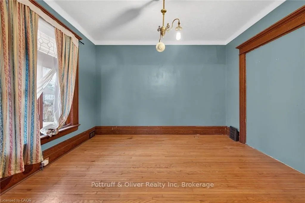 Photo 10 of 4637 Ellis Street, Niagara Falls, Downtown — HOMEH