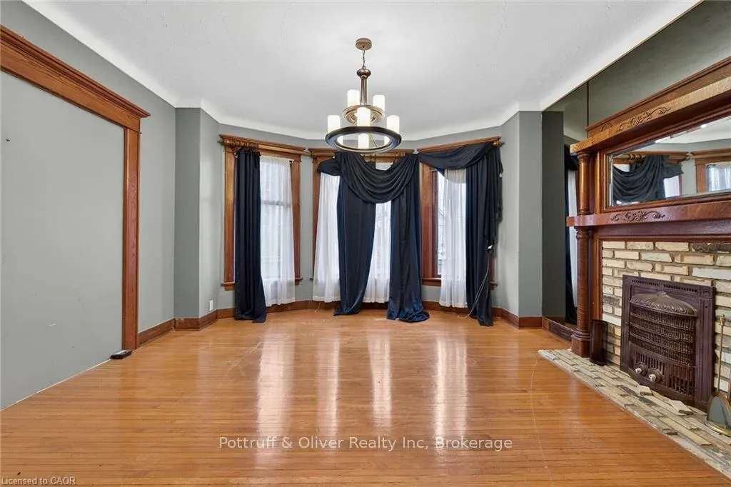 Photo 15 of 4637 Ellis Street, Niagara Falls, Downtown — HOMEH