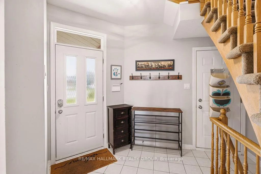 Photo 3 of 1542 Tonilee Drive, Ottawa, Carson Grove — HOMEH