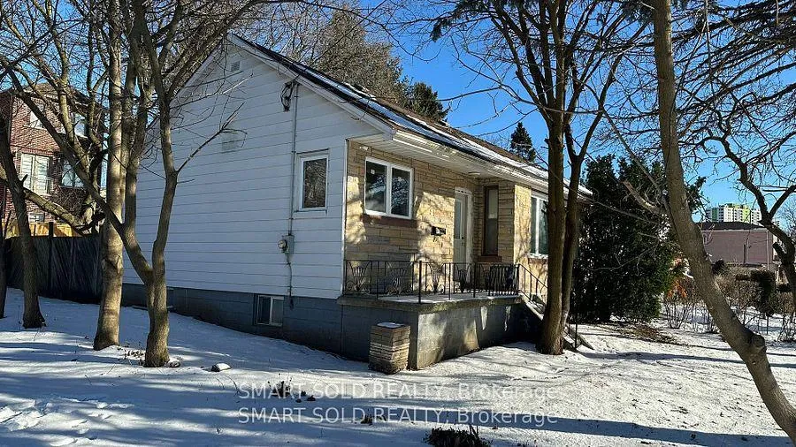 Photo 2 of 41 Maybourne Avenue, Scarborough, Clairlea-Birchmount — HOMEH