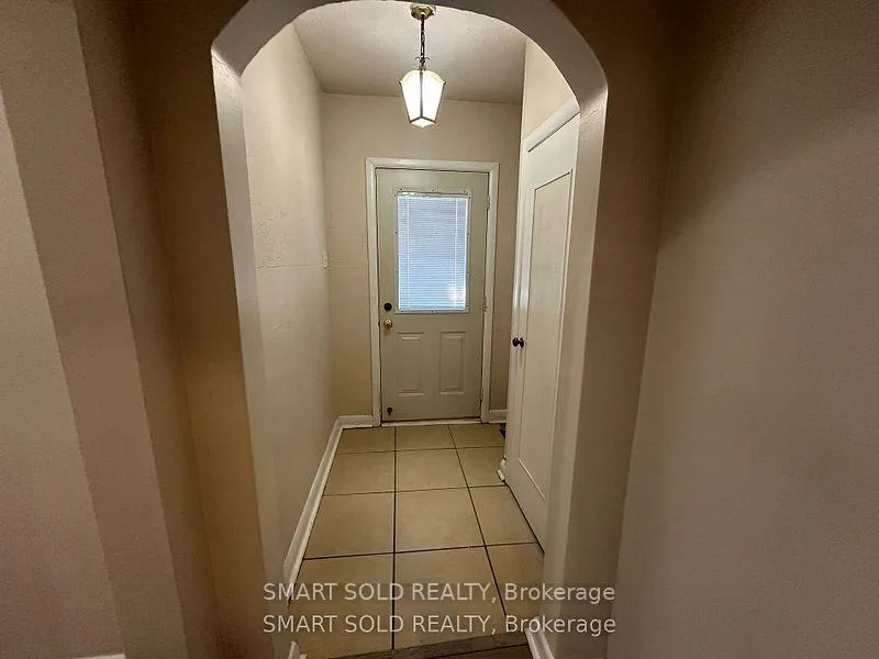 Photo 5 of 41 Maybourne Avenue, Scarborough, Clairlea-Birchmount — HOMEH