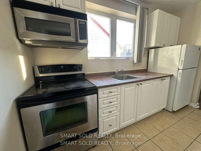 Photo 6 of 41 Maybourne Avenue, Scarborough, Clairlea-Birchmount — HOMEH