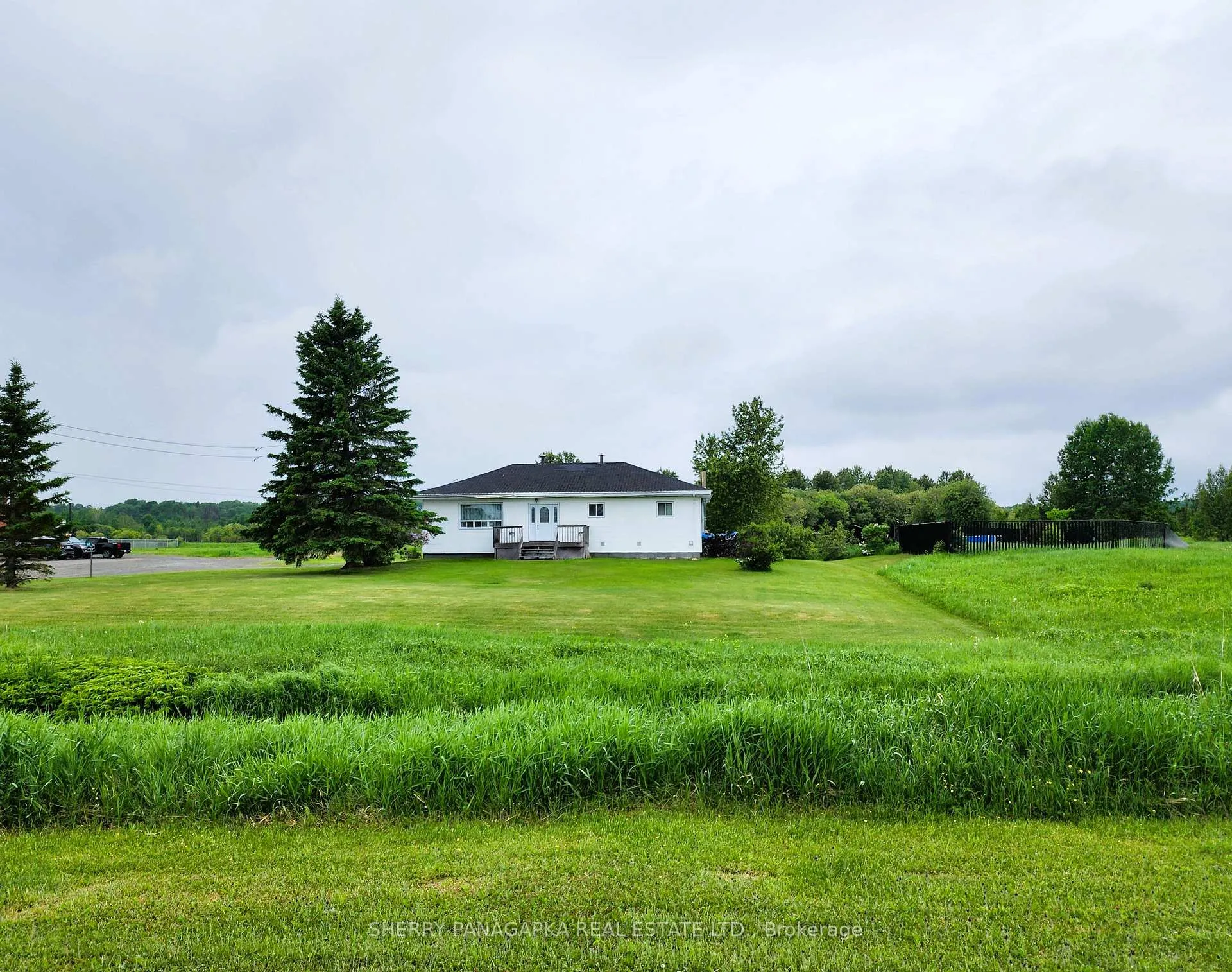 Photo 2 of 68 Fourth Avenue, Kirkland Lake, Larder Lake — HOMEH