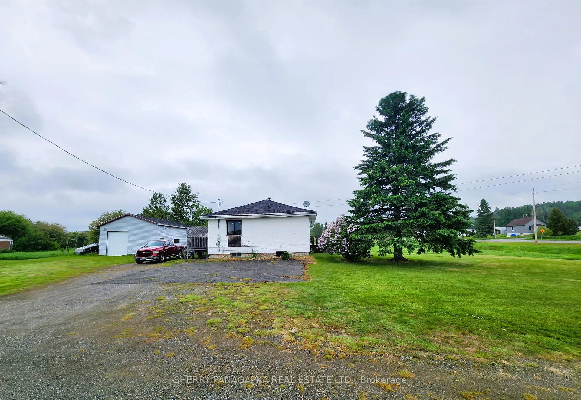 Photo 3 of 68 Fourth Avenue, Kirkland Lake, Larder Lake — HOMEH