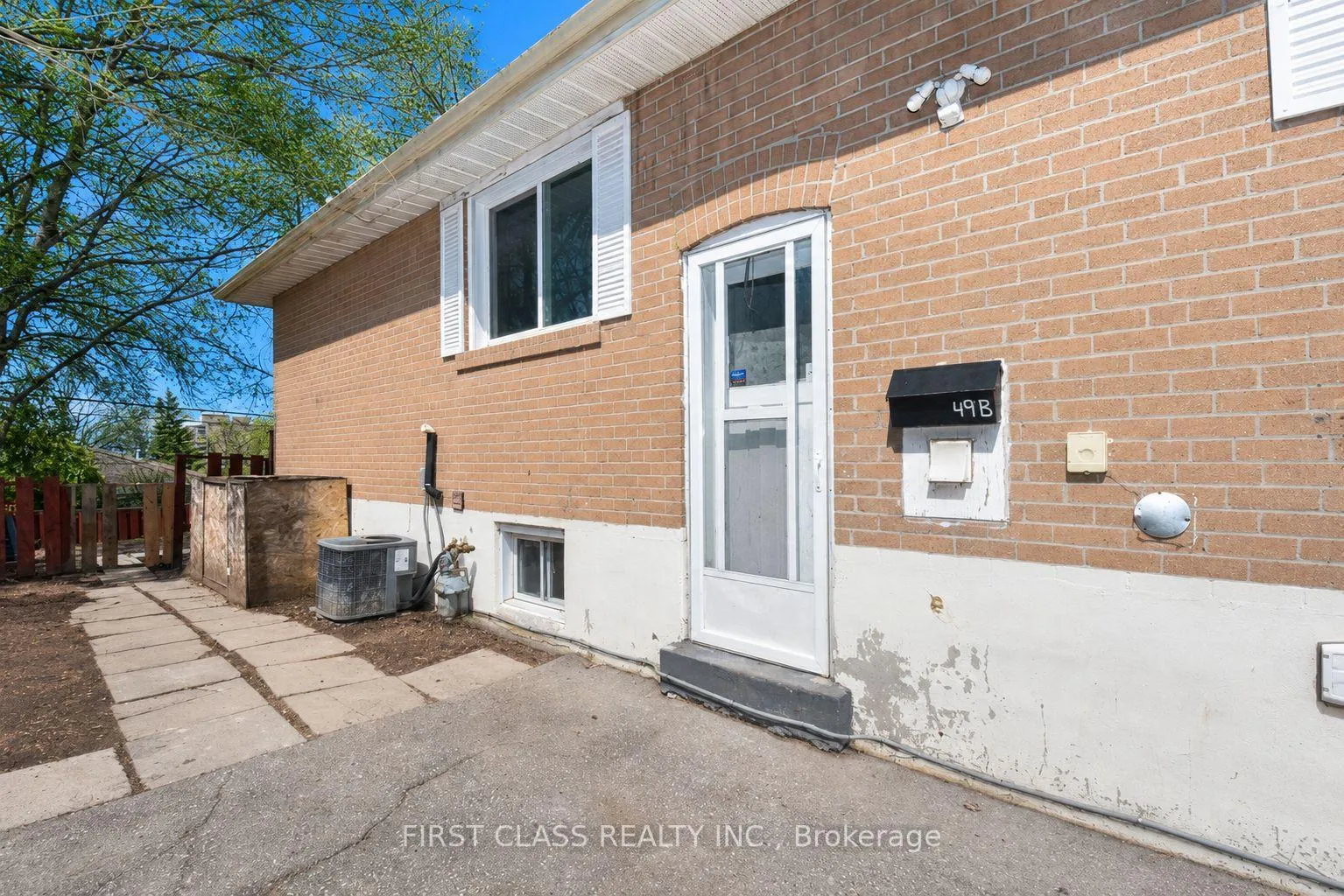Photo 2 of Unit Bsmt, 49 Longford Drive, Newmarket, Bristol-London — HOMEH