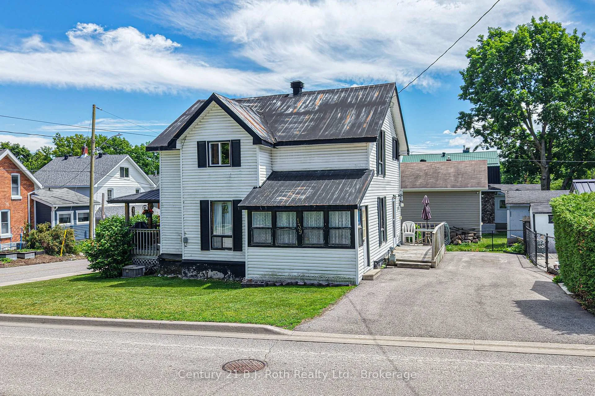 Photo 3 of 139 Borland Street E, Orillia — HOMEH