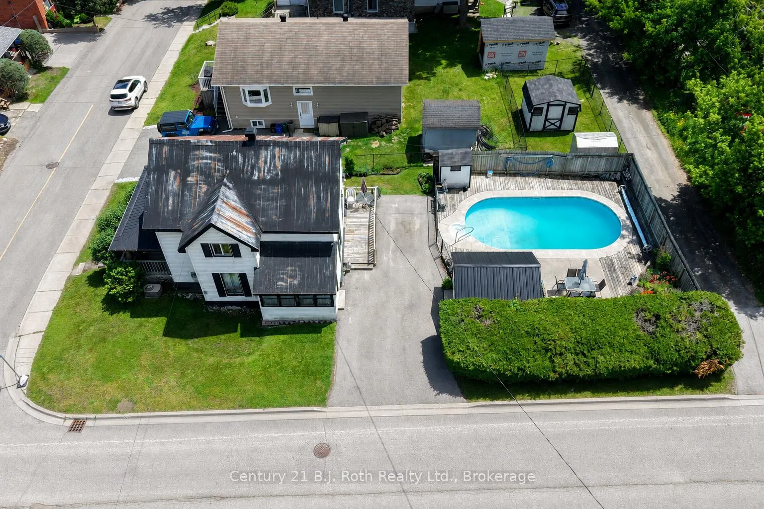 Photo 11 of 139 Borland Street E, Orillia — HOMEH