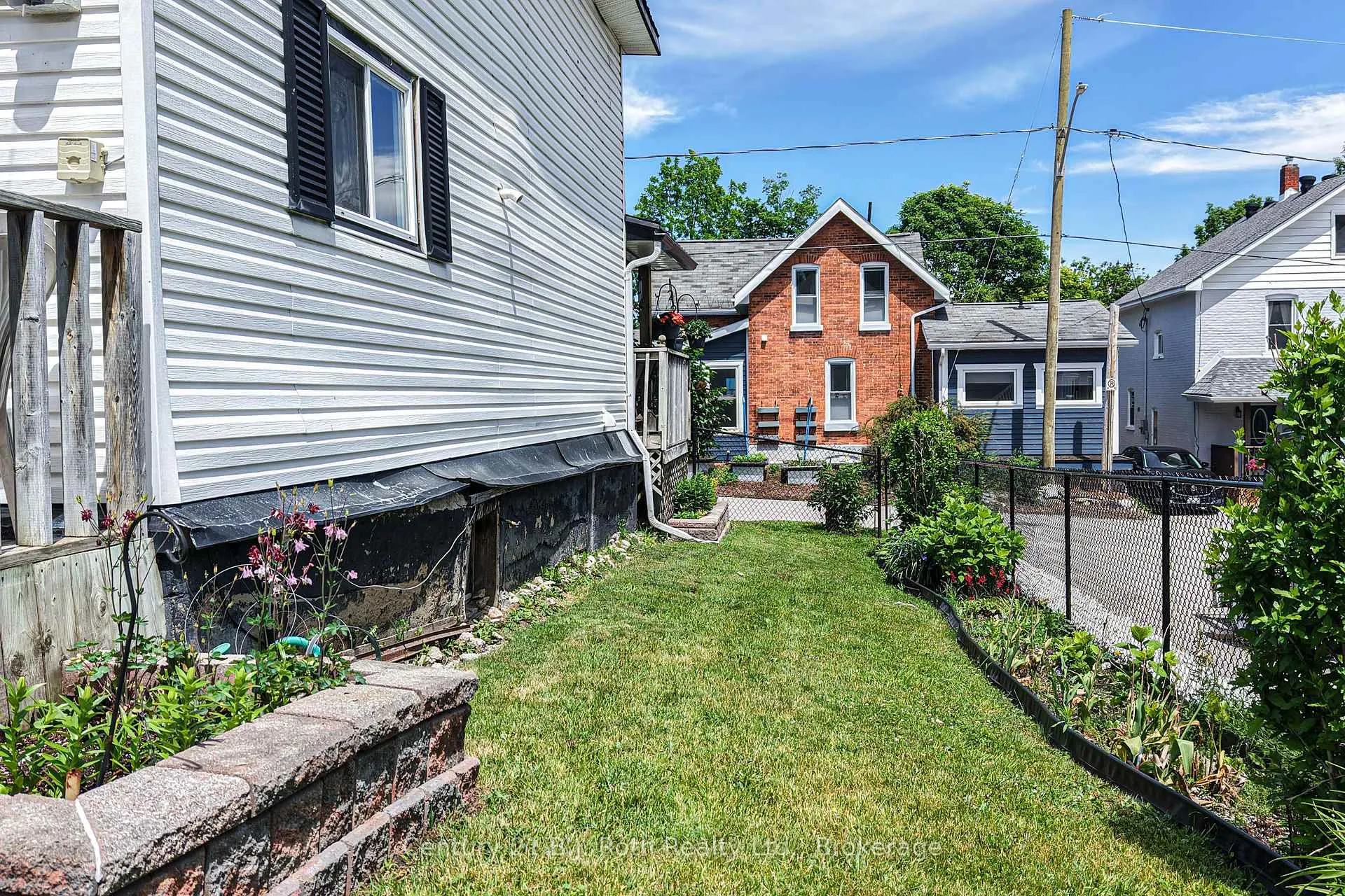 Photo 17 of 139 Borland Street E, Orillia — HOMEH