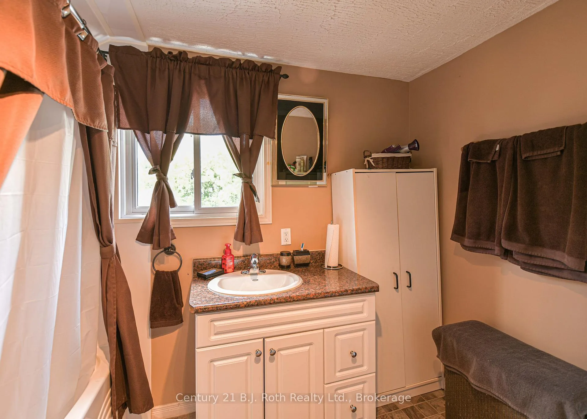 Photo 34 of 139 Borland Street E, Orillia — HOMEH