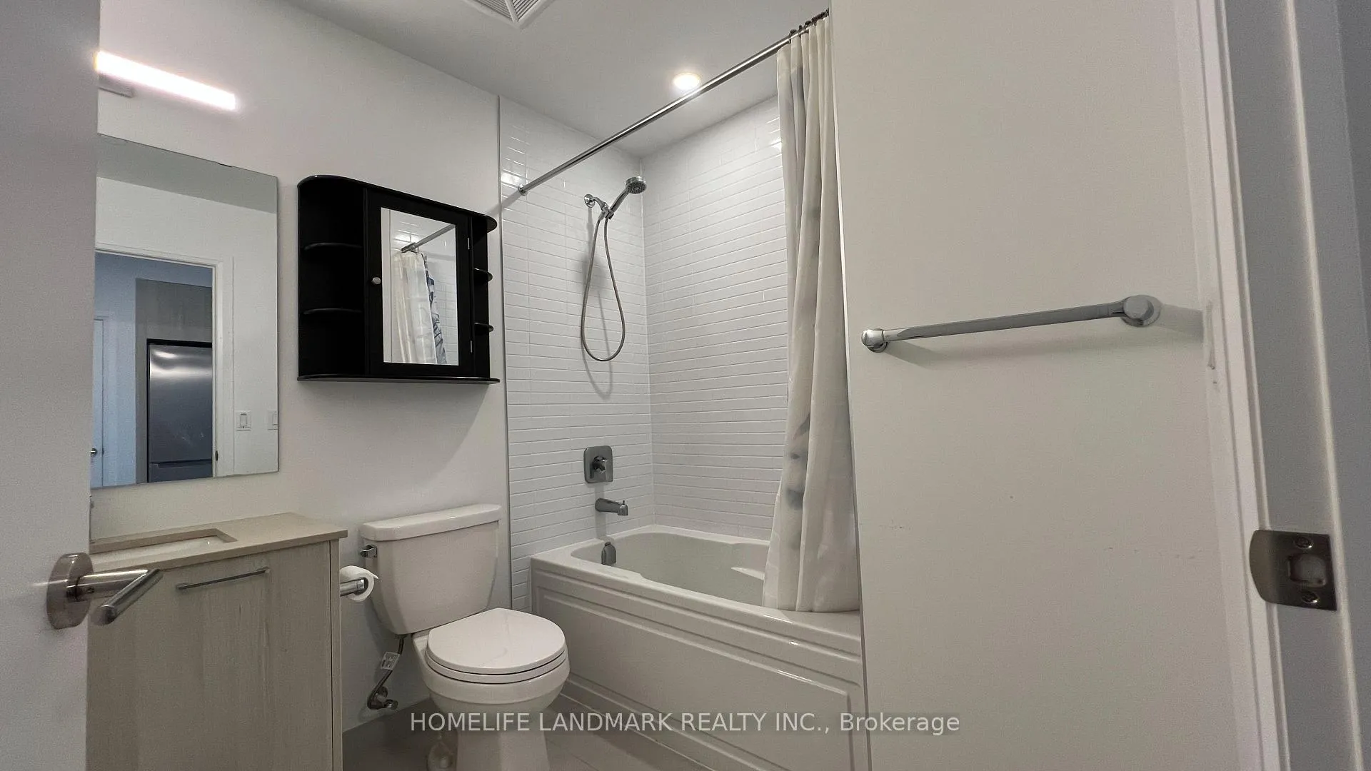 Photo 5 of Unit 206, 3250 Carding Mill Trail, Oakville, Glenorchy — HOMEH