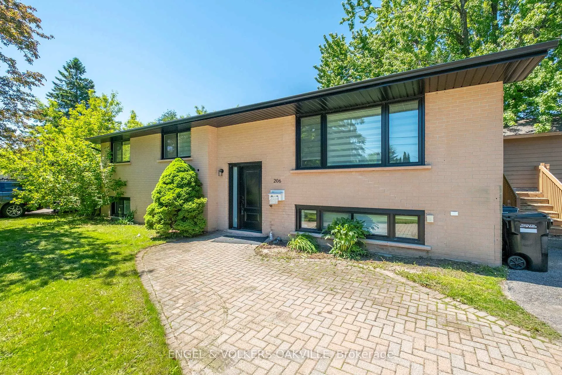 Photo 2 of 206 Yeates Avenue, Barrie, Painswick North — HOMEH