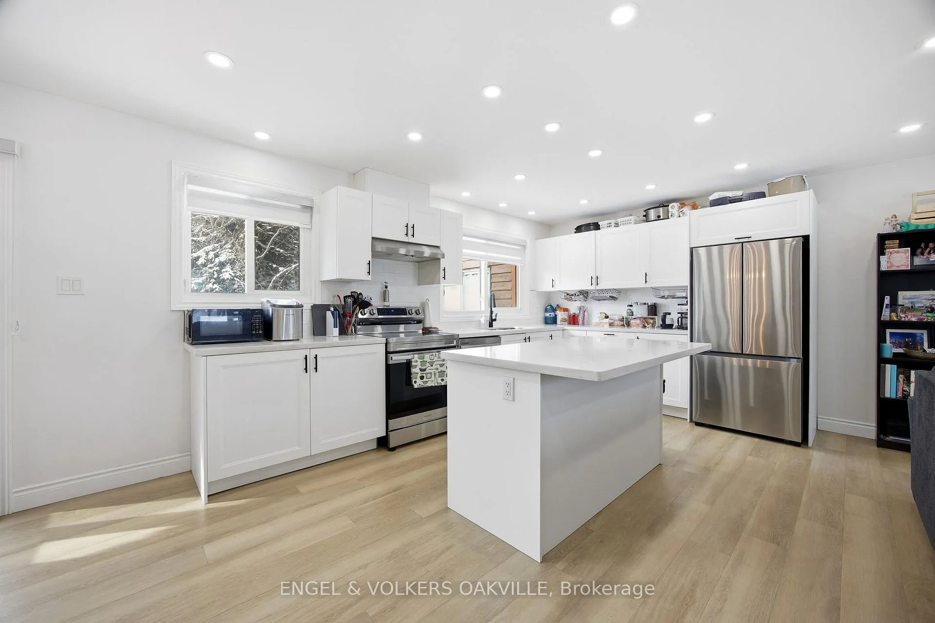 Photo 3 of 206 Yeates Avenue, Barrie, Painswick North — HOMEH