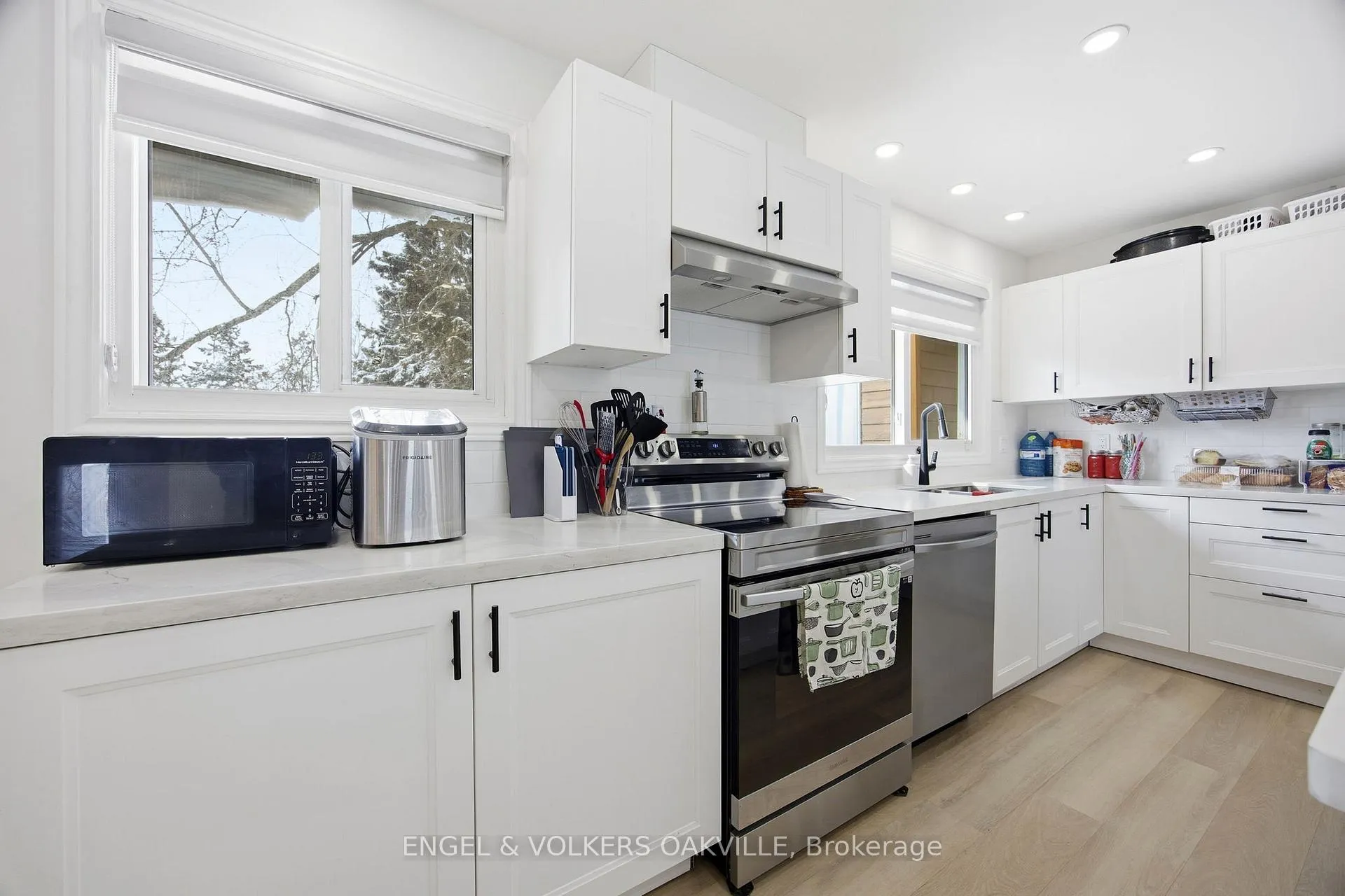 Photo 4 of 206 Yeates Avenue, Barrie, Painswick North — HOMEH