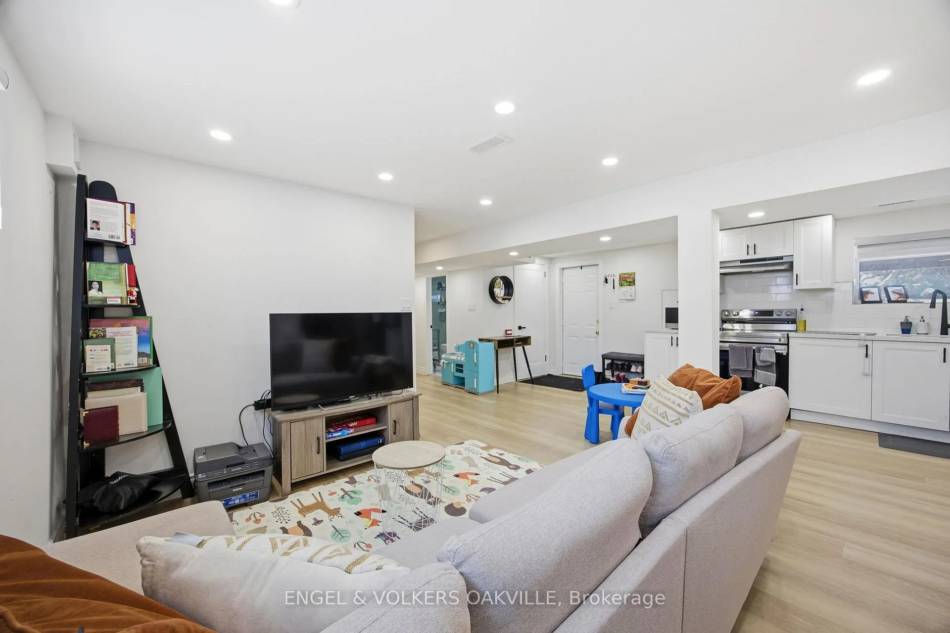 Photo 23 of 206 Yeates Avenue, Barrie, Painswick North — HOMEH