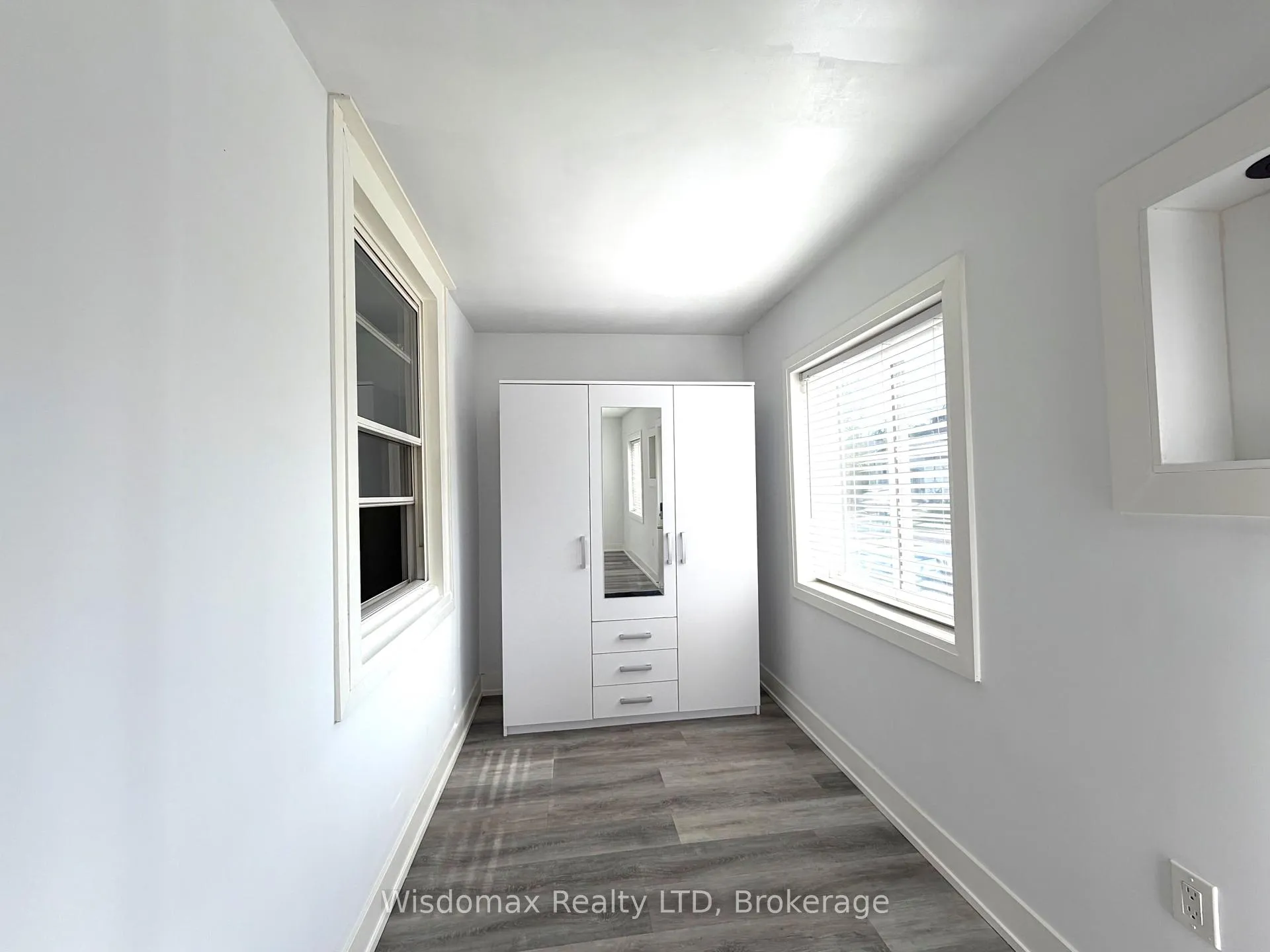 Photo 2 of 4104 Muir Avenue, Niagara Falls, Downtown — HOMEH