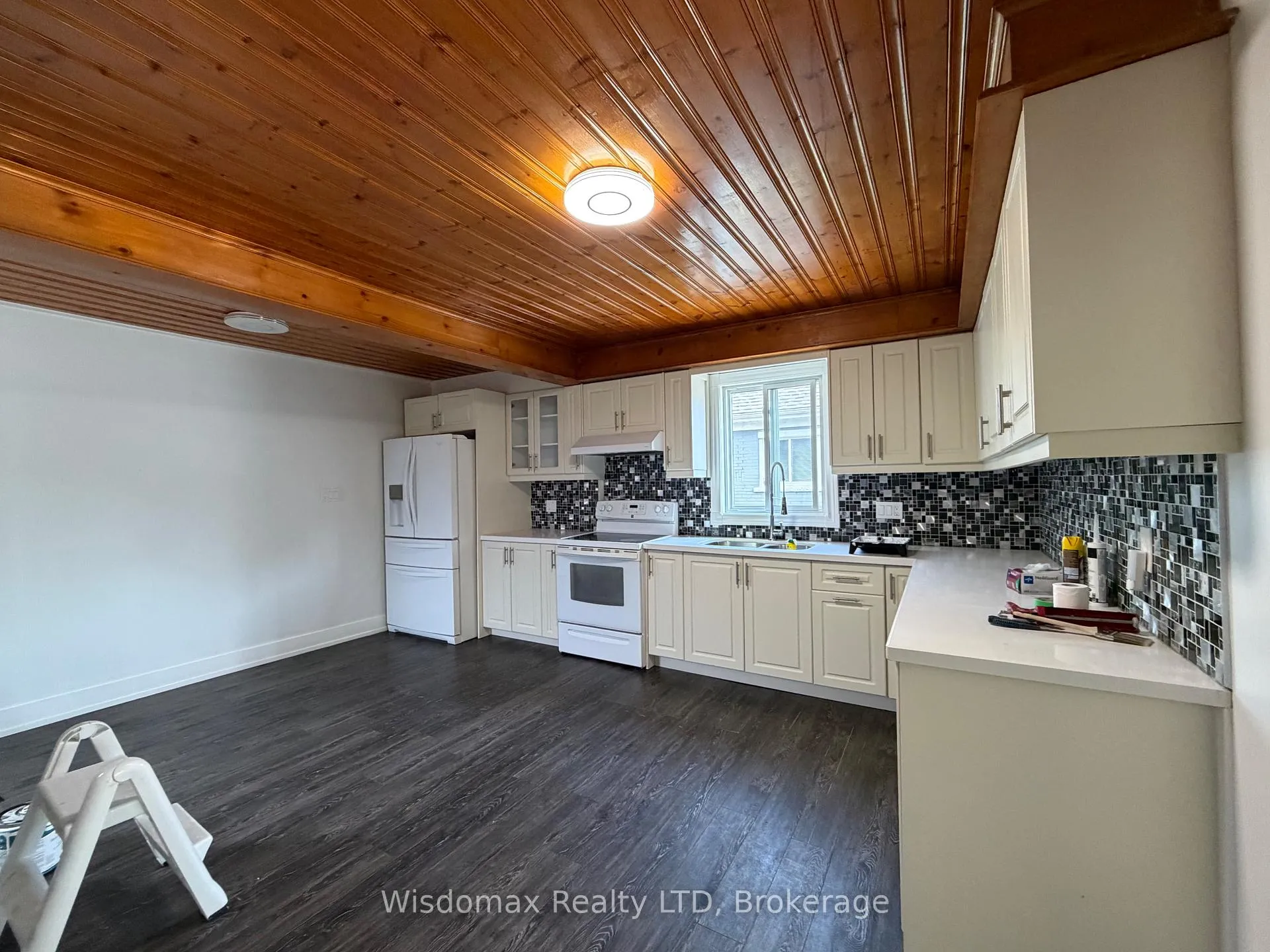 Photo 3 of 4104 Muir Avenue, Niagara Falls, Downtown — HOMEH