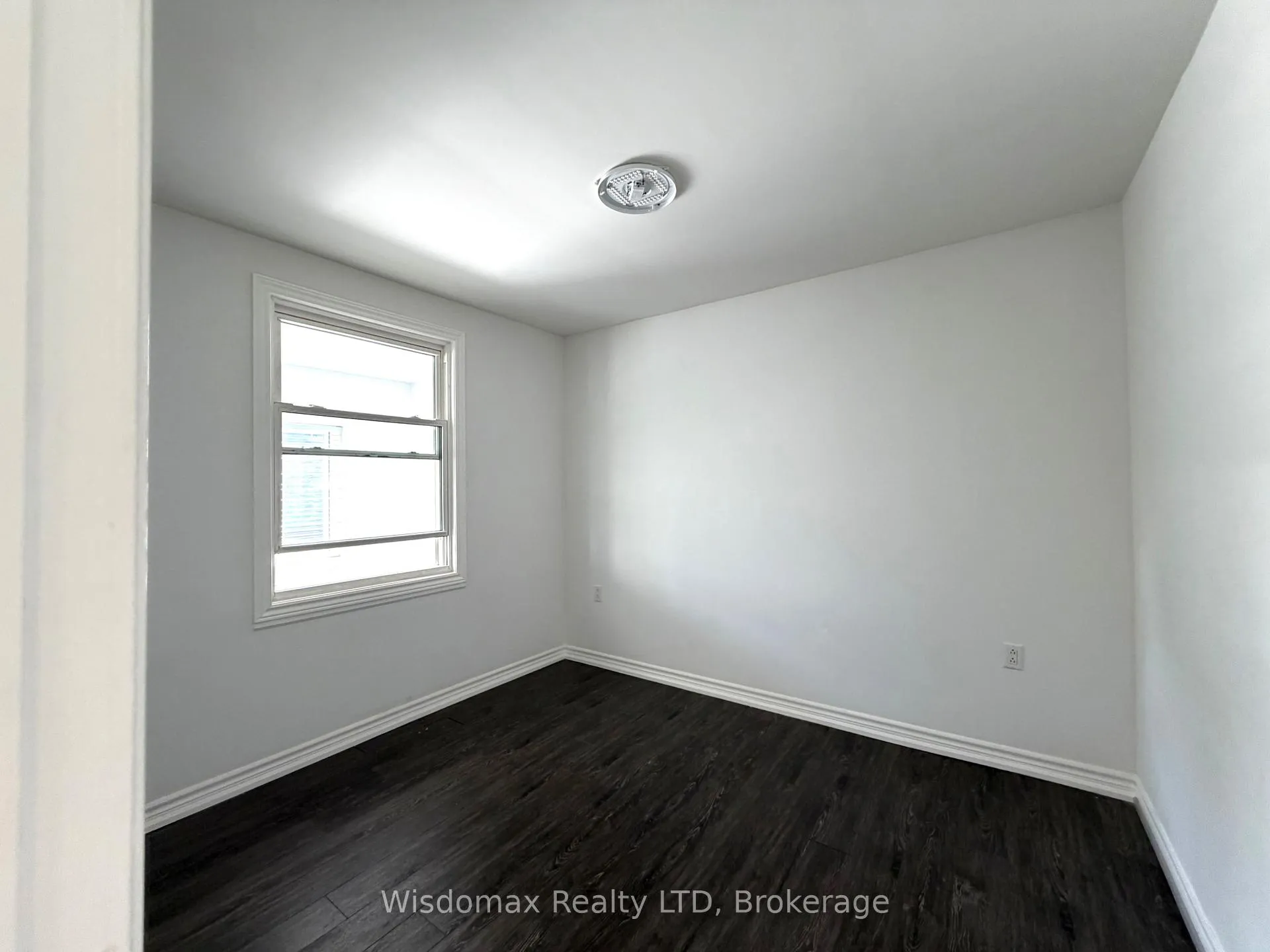 Photo 5 of 4104 Muir Avenue, Niagara Falls, Downtown — HOMEH