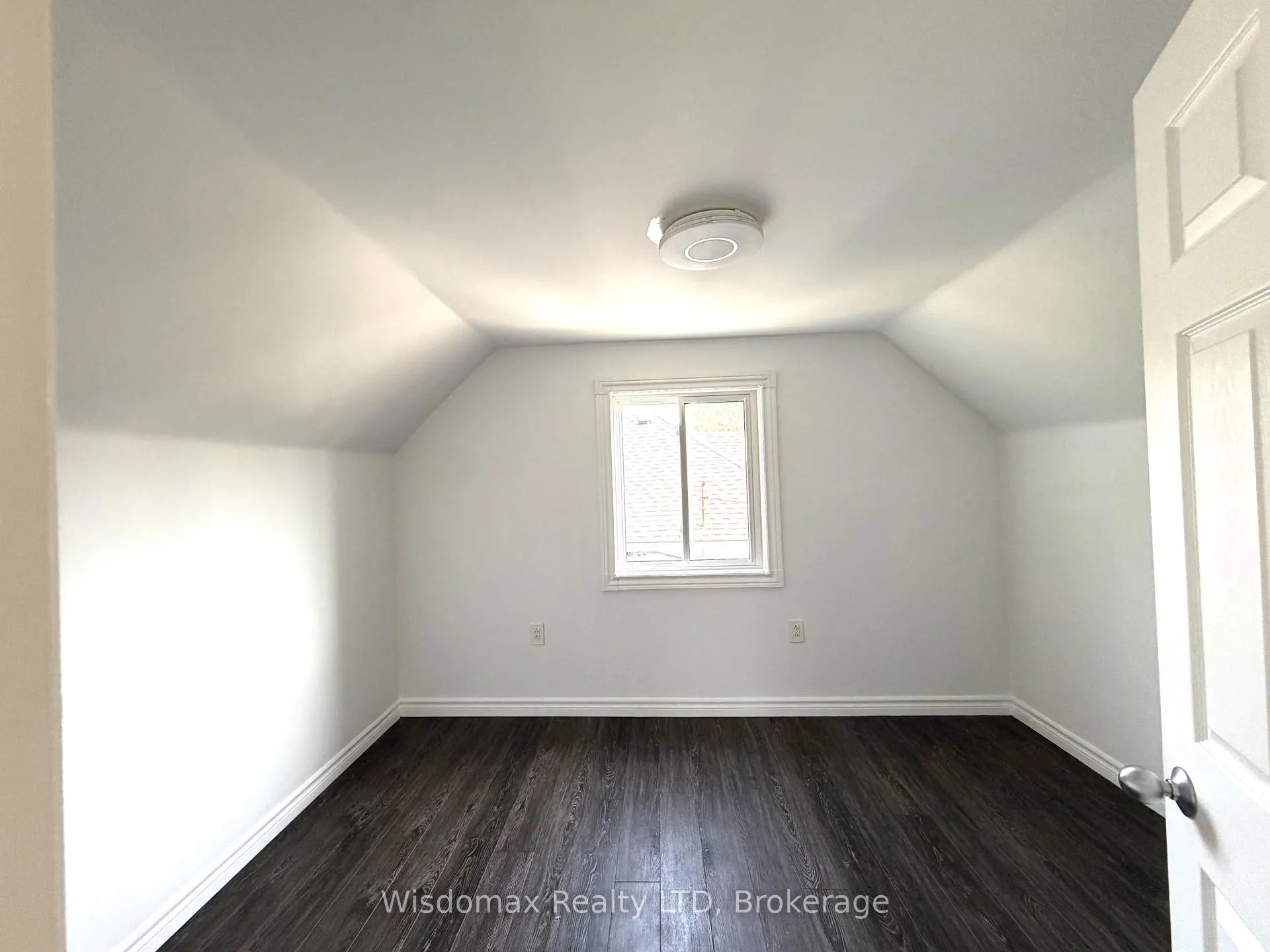 Photo 9 of 4104 Muir Avenue, Niagara Falls, Downtown — HOMEH