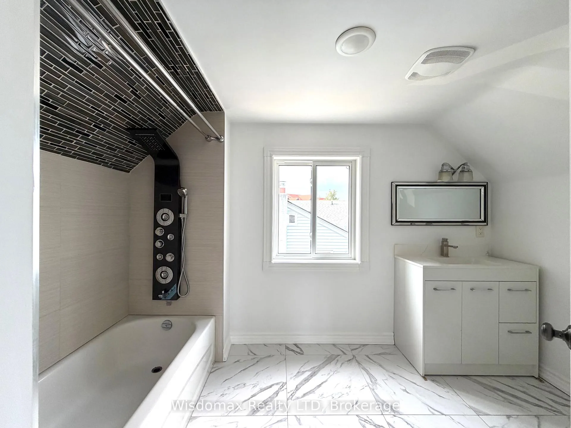 Photo 11 of 4104 Muir Avenue, Niagara Falls, Downtown — HOMEH