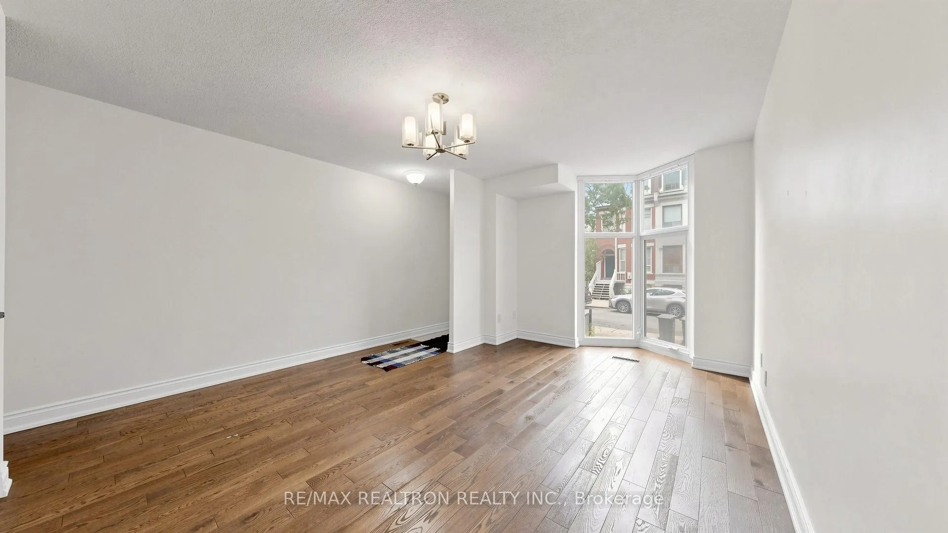Photo 3 of 30 McGill Street, Toronto, Church-Yonge Corridor — HOMEH