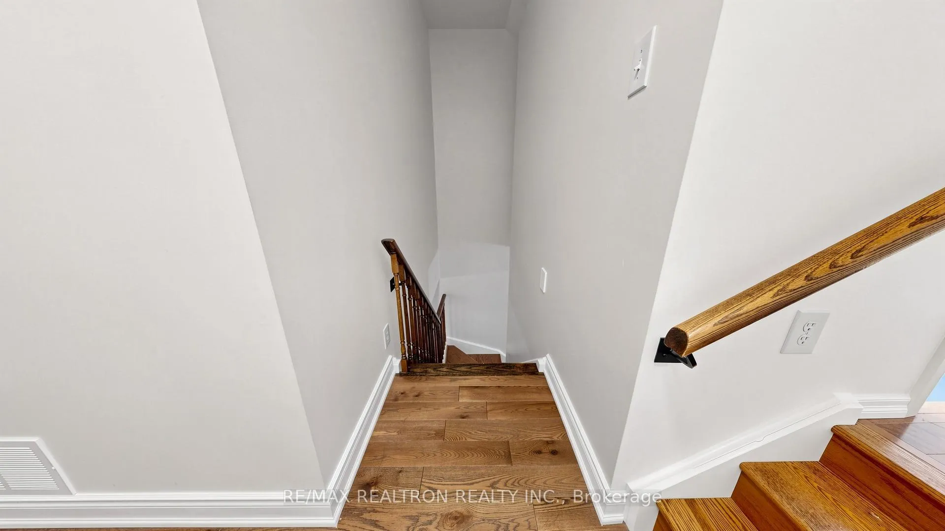 Photo 17 of 30 McGill Street, Toronto, Church-Yonge Corridor — HOMEH