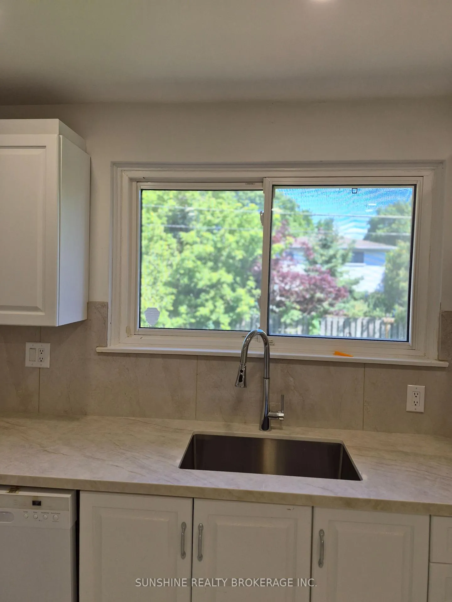 Photo 4 of 70 Southdale Drive, Markham, Bullock — HOMEH