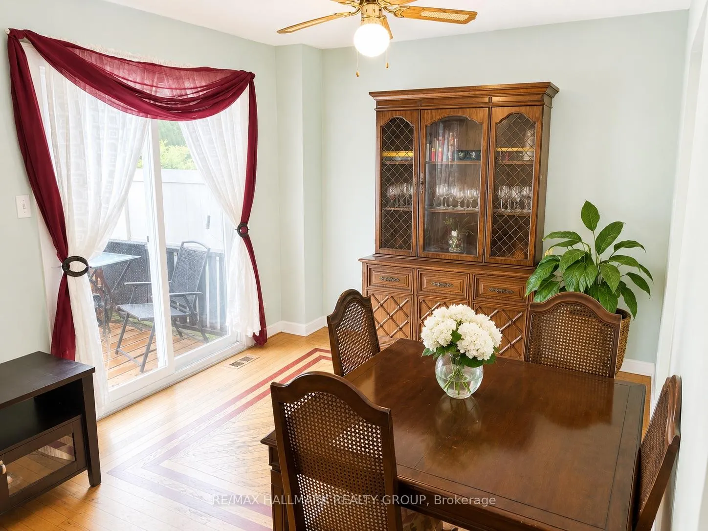 Photo 10 of 64 Exeter Drive, Ottawa, Barrhaven - On the Green — HOMEH