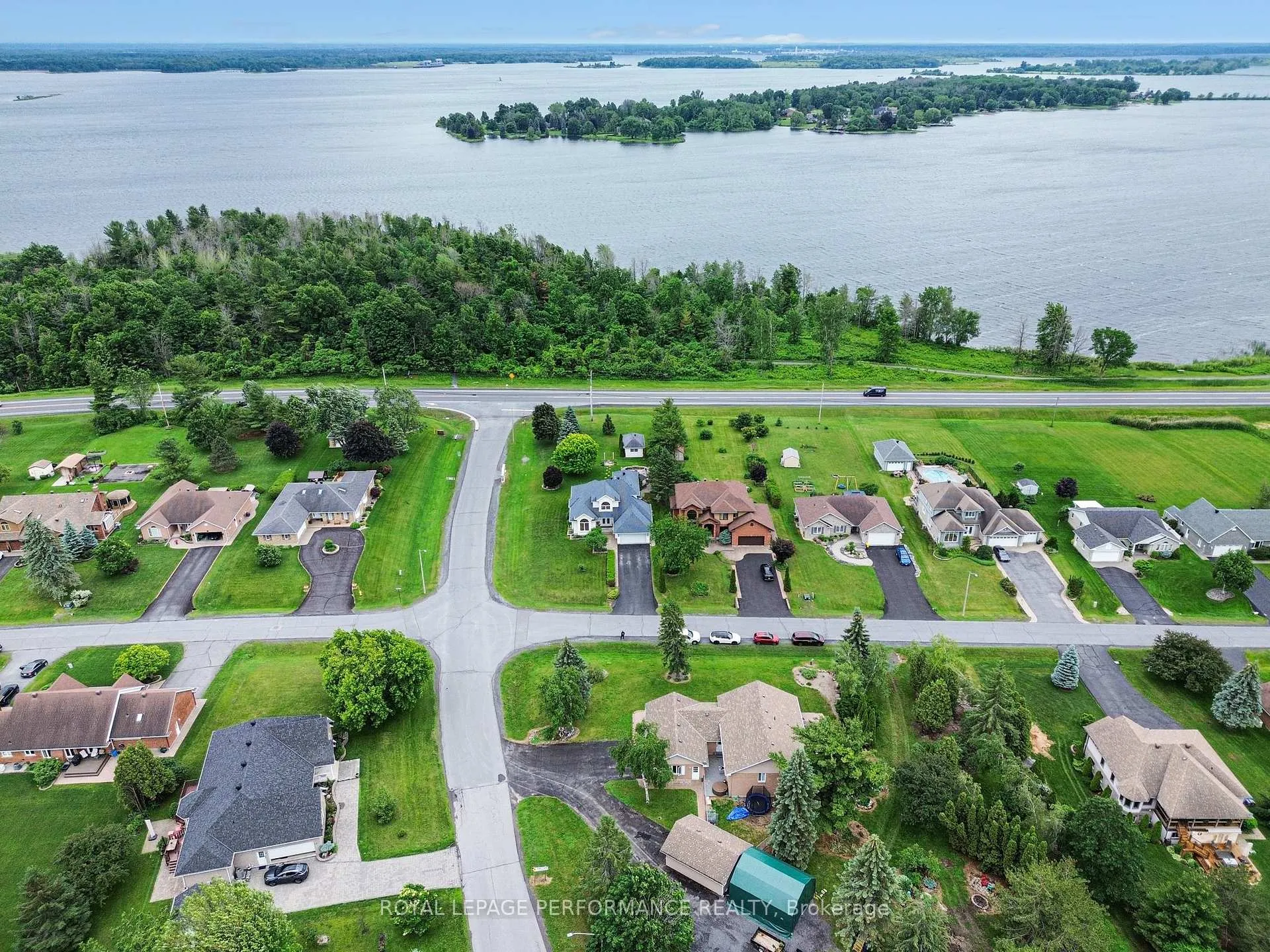 Photo 6 of 18 Chantine Drive, South Stormont, Long Sault — HOMEH