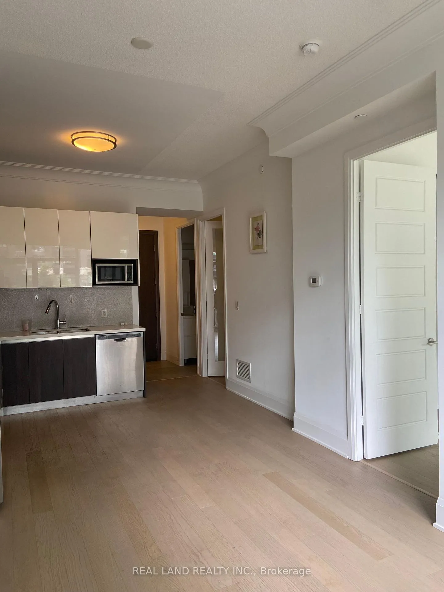 Photo 4 of Unit 203, 25 Water Walk Drive, Markham, Unionville — HOMEH