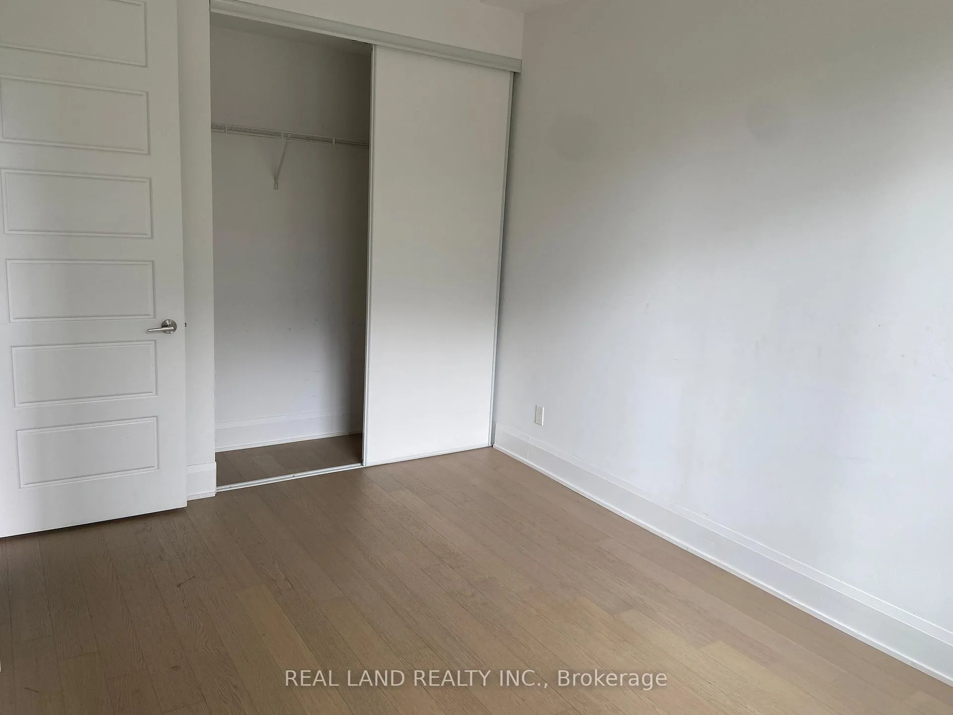 Photo 8 of Unit 203, 25 Water Walk Drive, Markham, Unionville — HOMEH