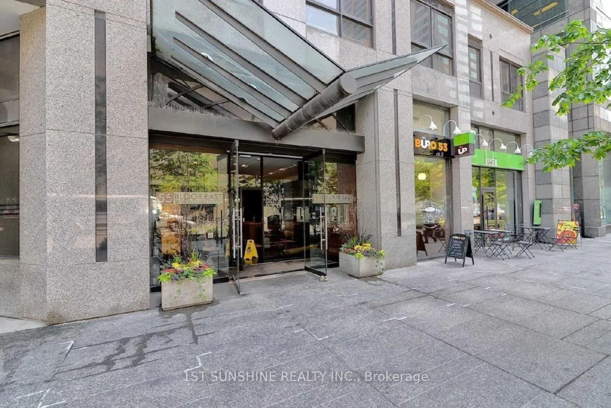 Front of Unit 1805, 55 Bloor Street E