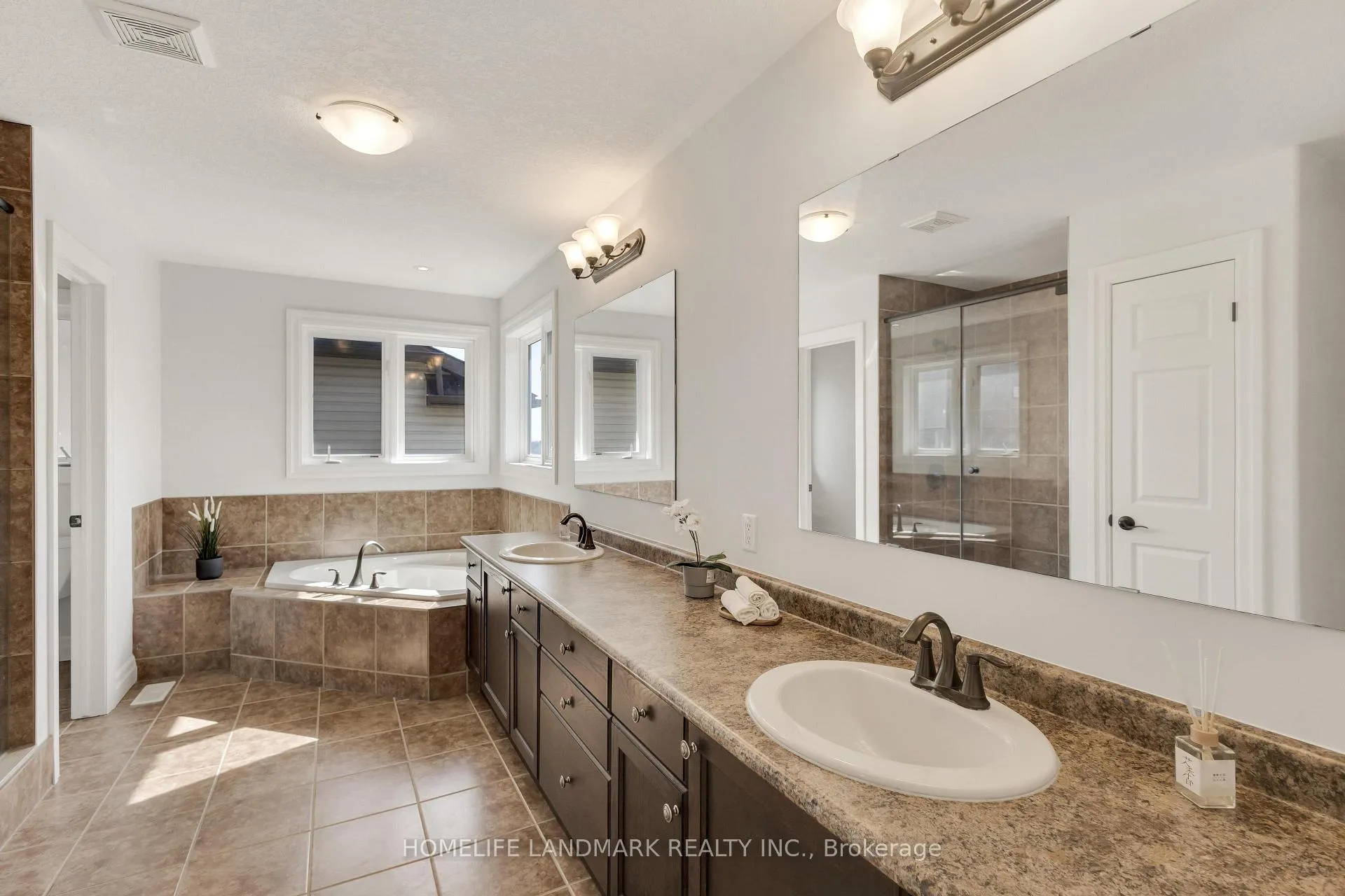 Photo 35 of 341 Zeller Drive, Kitchener, Grand River South — HOMEH