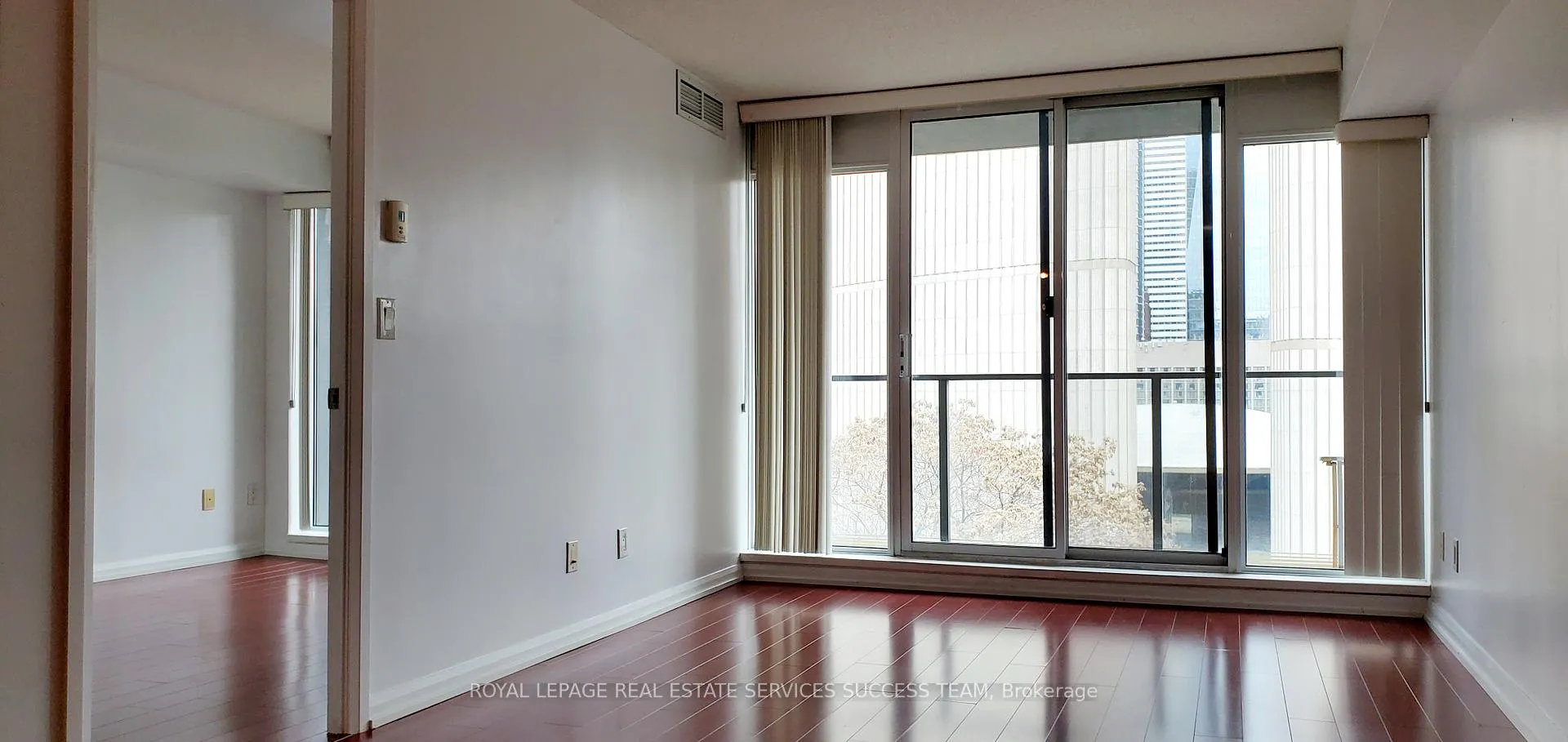 Photo 2 of Unit 1009, 111 Elizabeth Street, Toronto, Bay Street Corridor — HOMEH