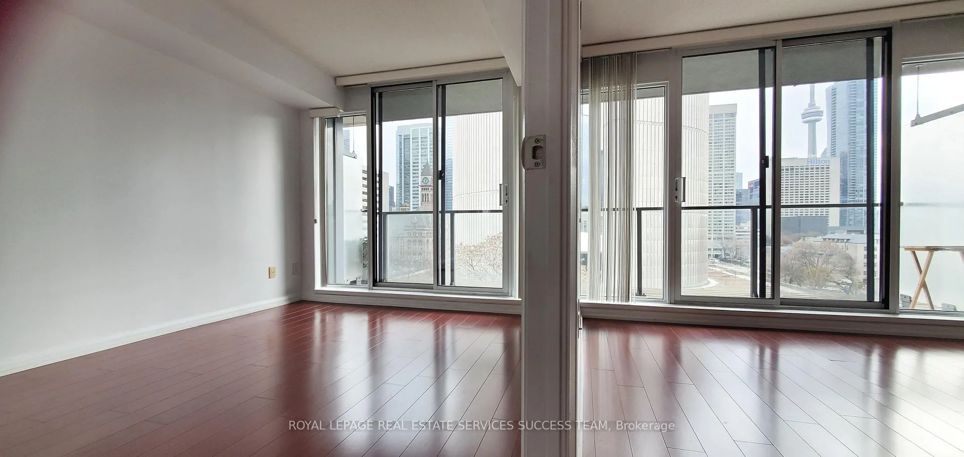 Photo 3 of Unit 1009, 111 Elizabeth Street, Toronto, Bay Street Corridor — HOMEH