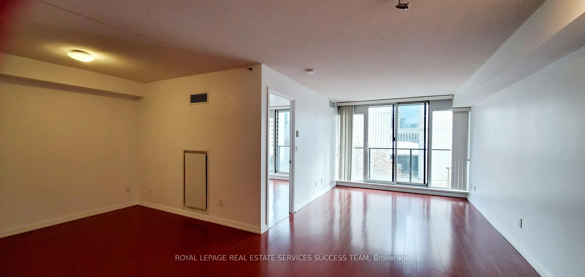 Photo 4 of Unit 1009, 111 Elizabeth Street, Toronto, Bay Street Corridor — HOMEH