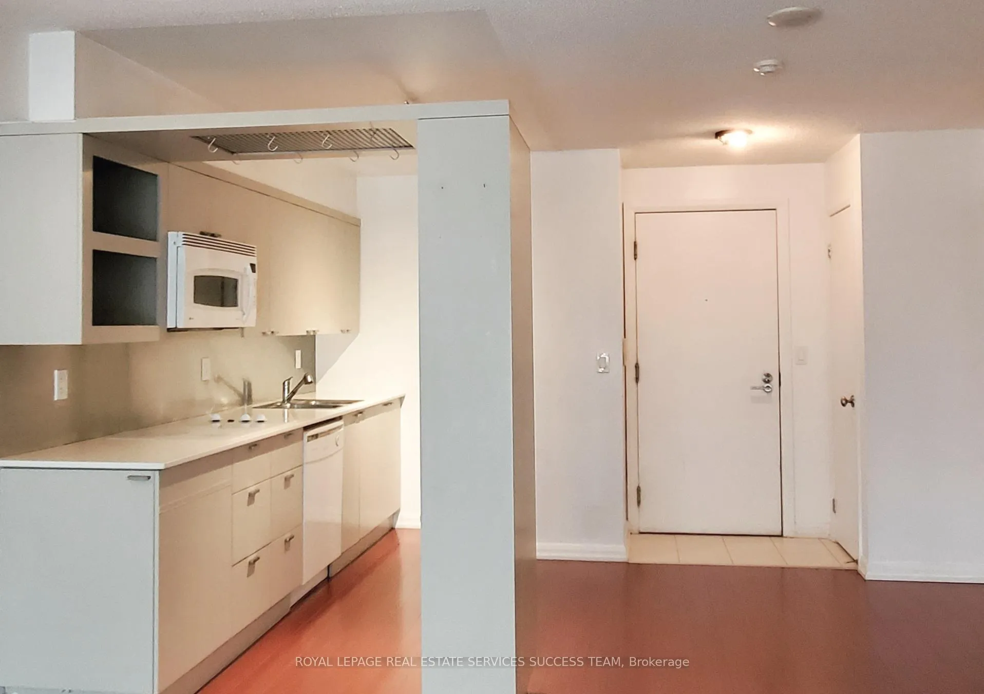 Photo 6 of Unit 1009, 111 Elizabeth Street, Toronto, Bay Street Corridor — HOMEH