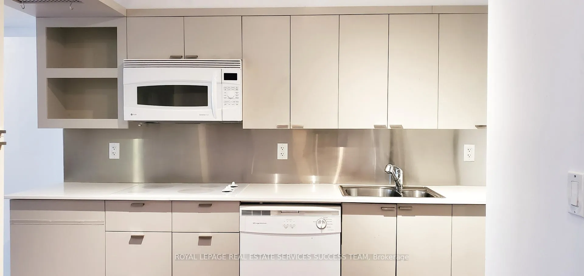Photo 7 of Unit 1009, 111 Elizabeth Street, Toronto, Bay Street Corridor — HOMEH