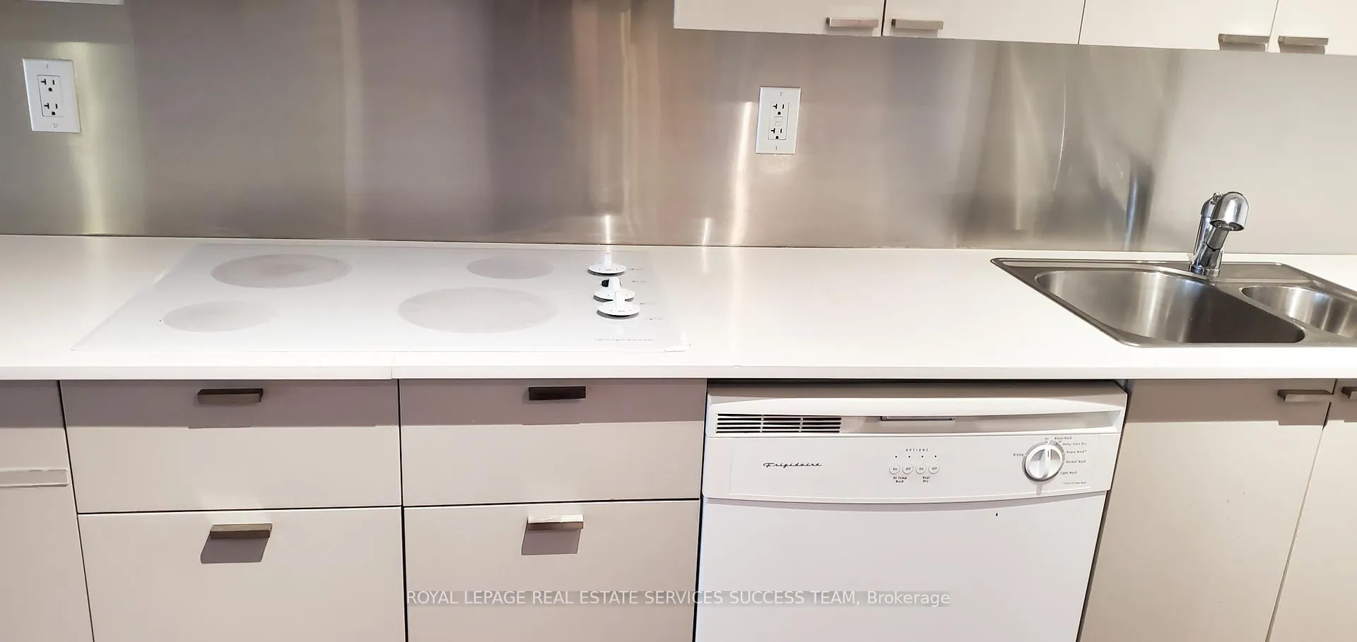Photo 8 of Unit 1009, 111 Elizabeth Street, Toronto, Bay Street Corridor — HOMEH
