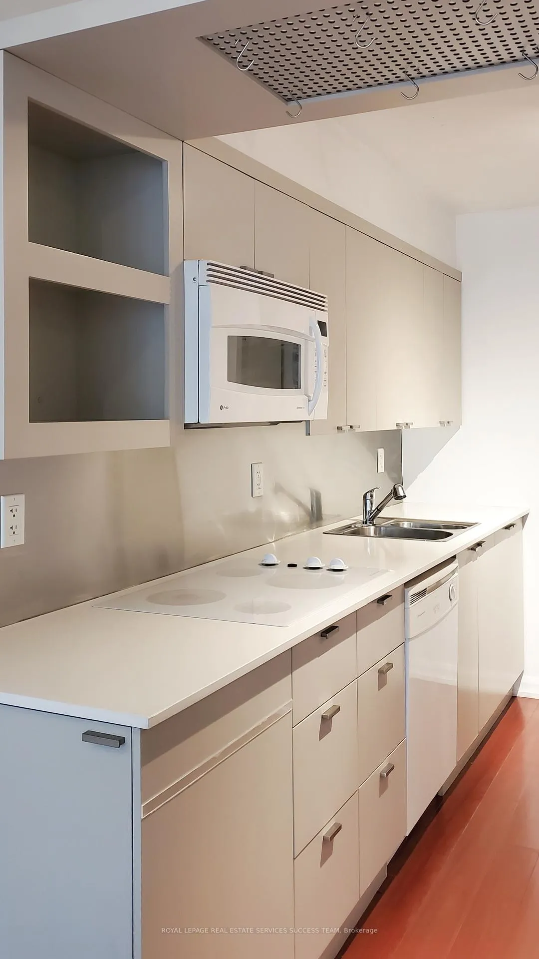 Photo 9 of Unit 1009, 111 Elizabeth Street, Toronto, Bay Street Corridor — HOMEH