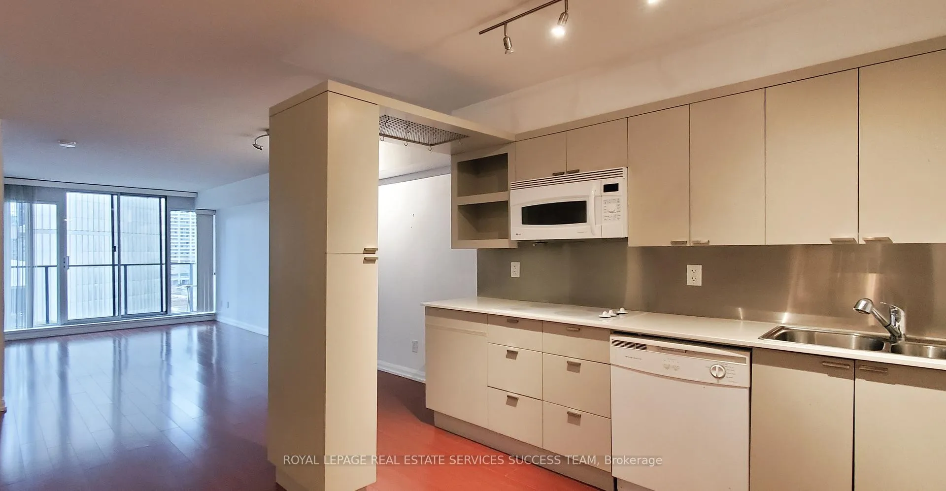 Photo 10 of Unit 1009, 111 Elizabeth Street, Toronto, Bay Street Corridor — HOMEH
