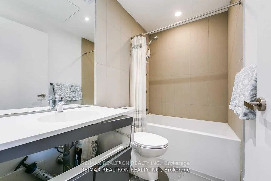 Photo 8 of Unit 3702, 15 Grenville Street, Toronto, Bay Street Corridor — HOMEH