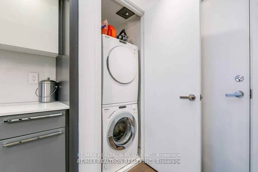 Photo 9 of Unit 3702, 15 Grenville Street, Toronto, Bay Street Corridor — HOMEH