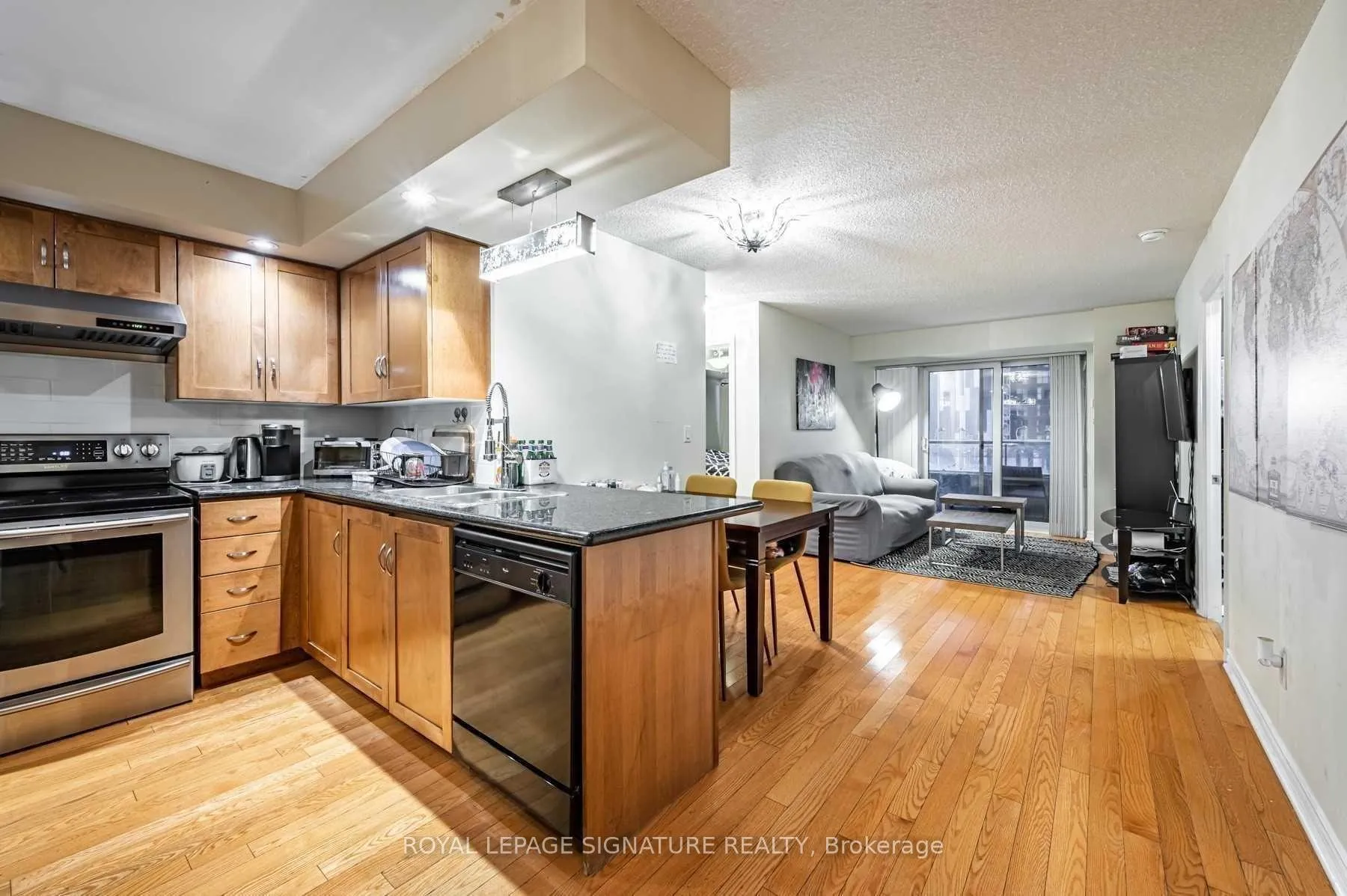 Front of Unit 632, 250 Wellington Street W