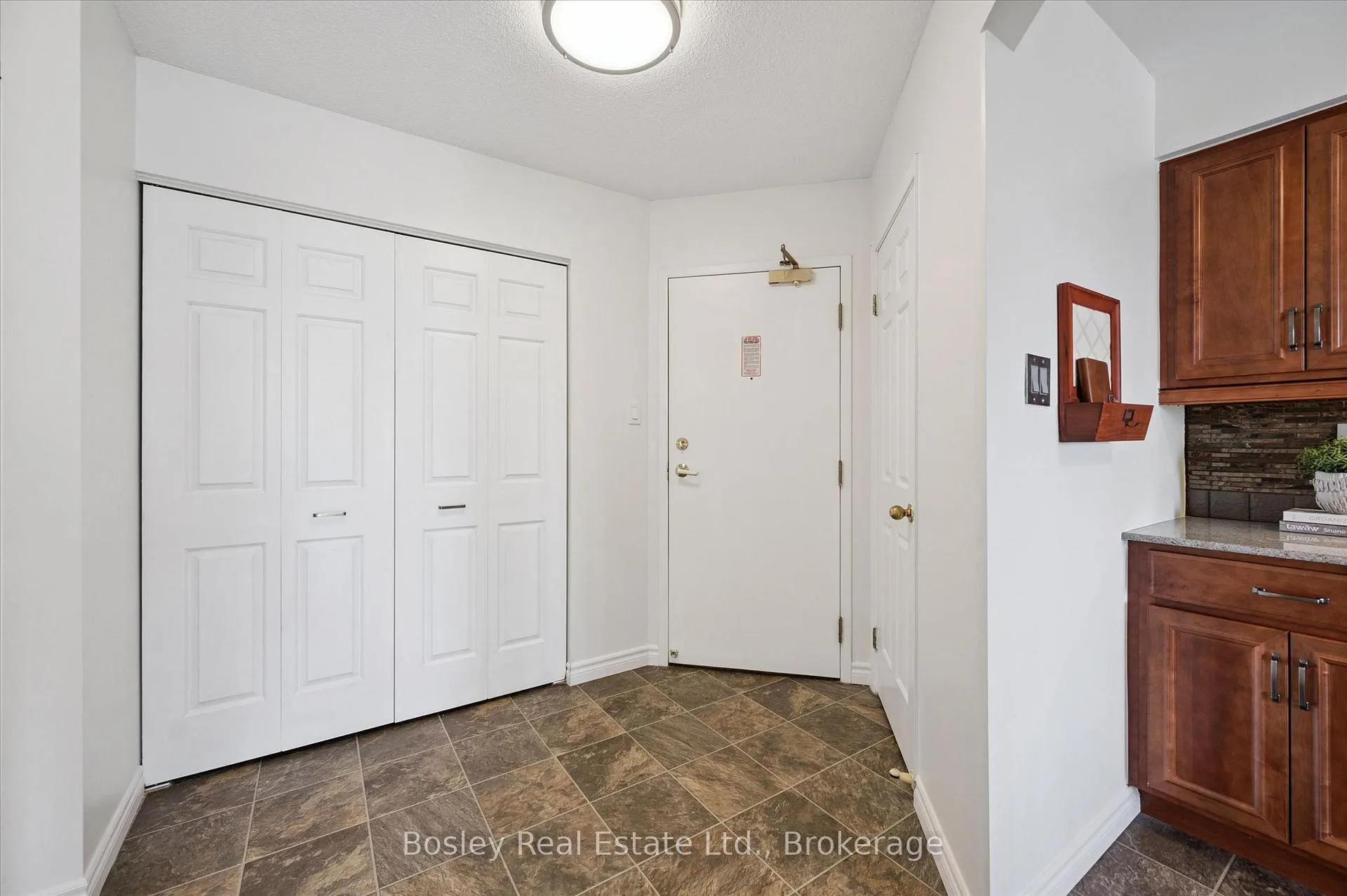 Photo 4 of Unit 907, 1414 King Street E, Kitchener — HOMEH