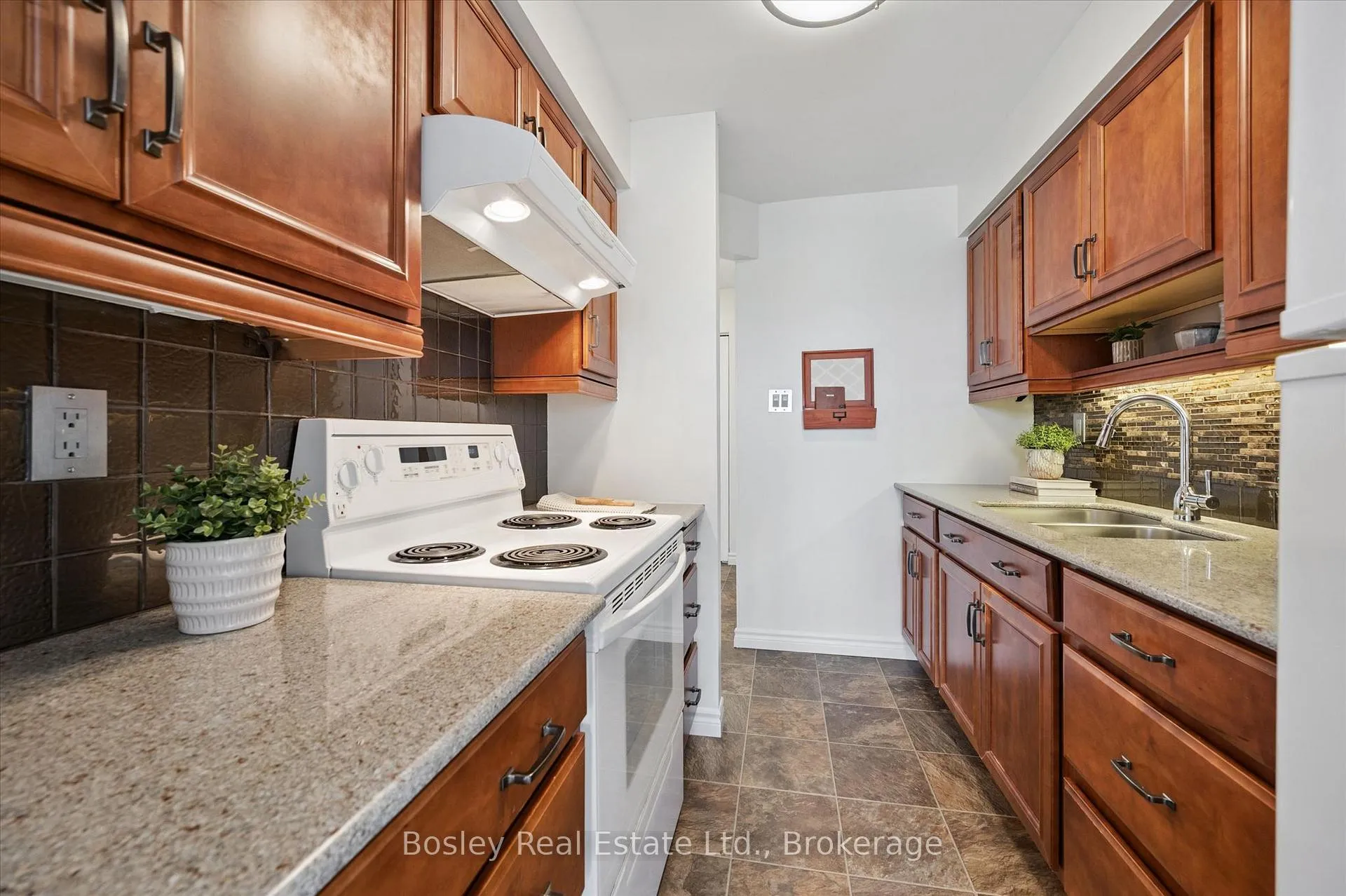 Photo 16 of Unit 907, 1414 King Street E, Kitchener — HOMEH