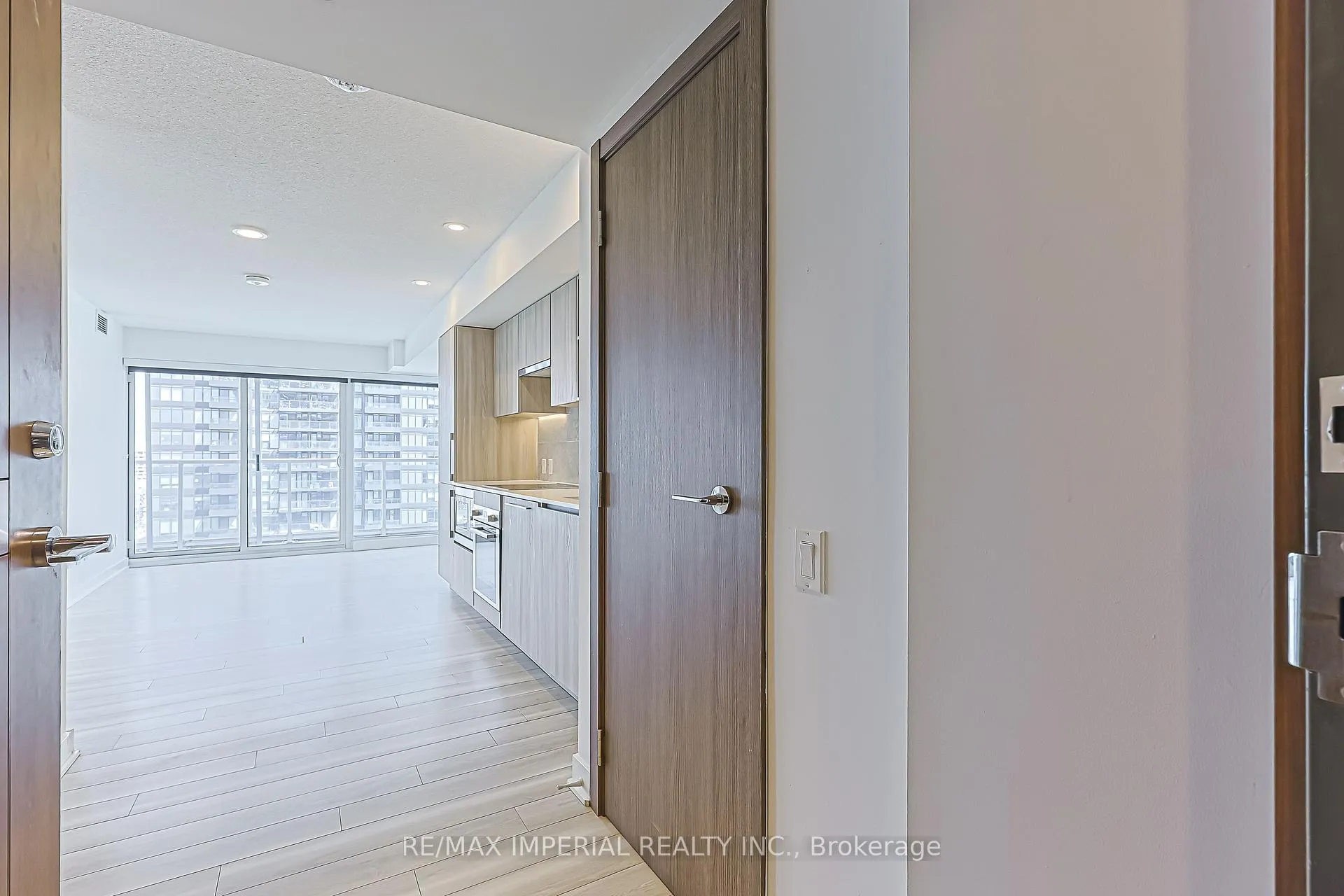 Photo 6 of Unit 2707, 17 Bathurst Street, Toronto, Waterfront Communities — HOMEH