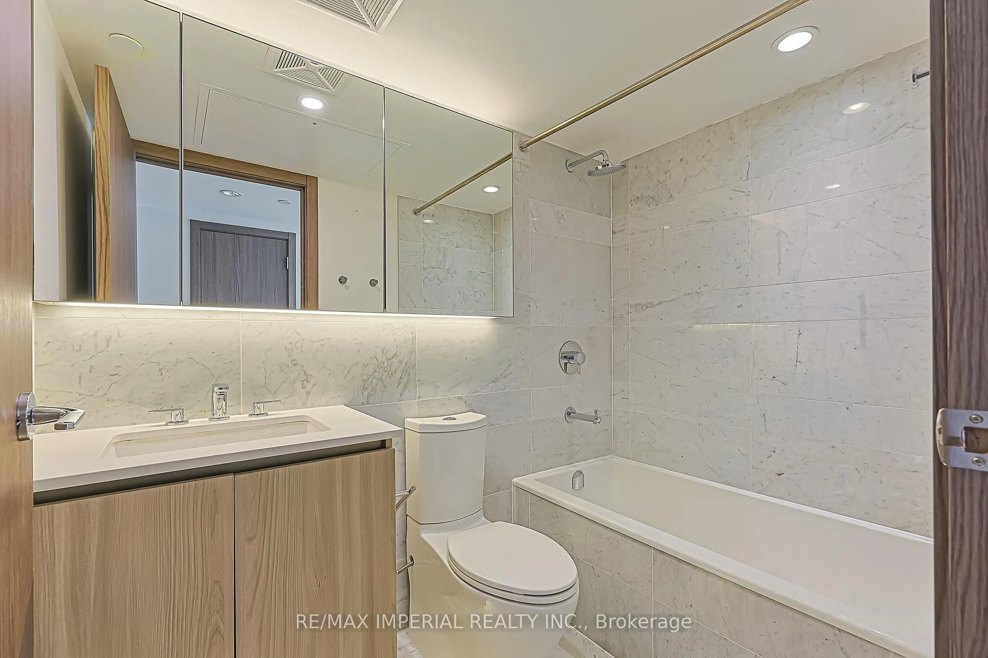Photo 24 of Unit 2707, 17 Bathurst Street, Toronto, Waterfront Communities — HOMEH