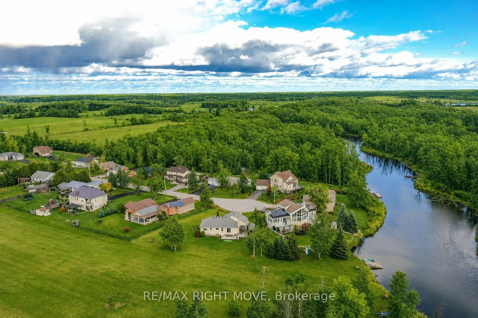 Photo 3 of 3811 Leo Crescent, Ramara, Rural Ramara — HOMEH