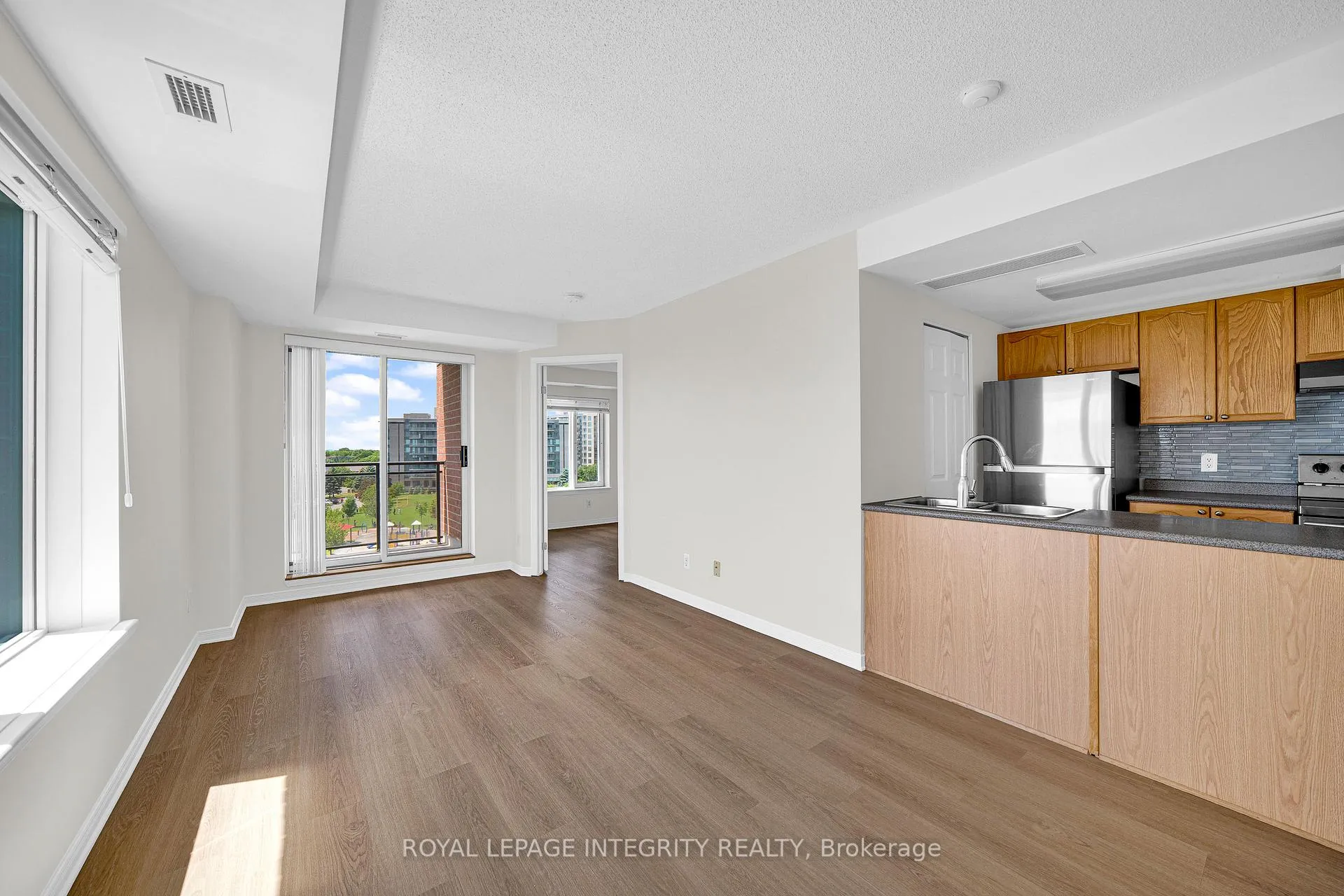 Photo 4 of Unit 6Q, 310 Central Park Drive, Ottawa, Central Park — HOMEH